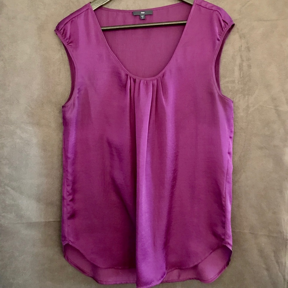 Gap cap sleeves top, size M, pretty eggplant color